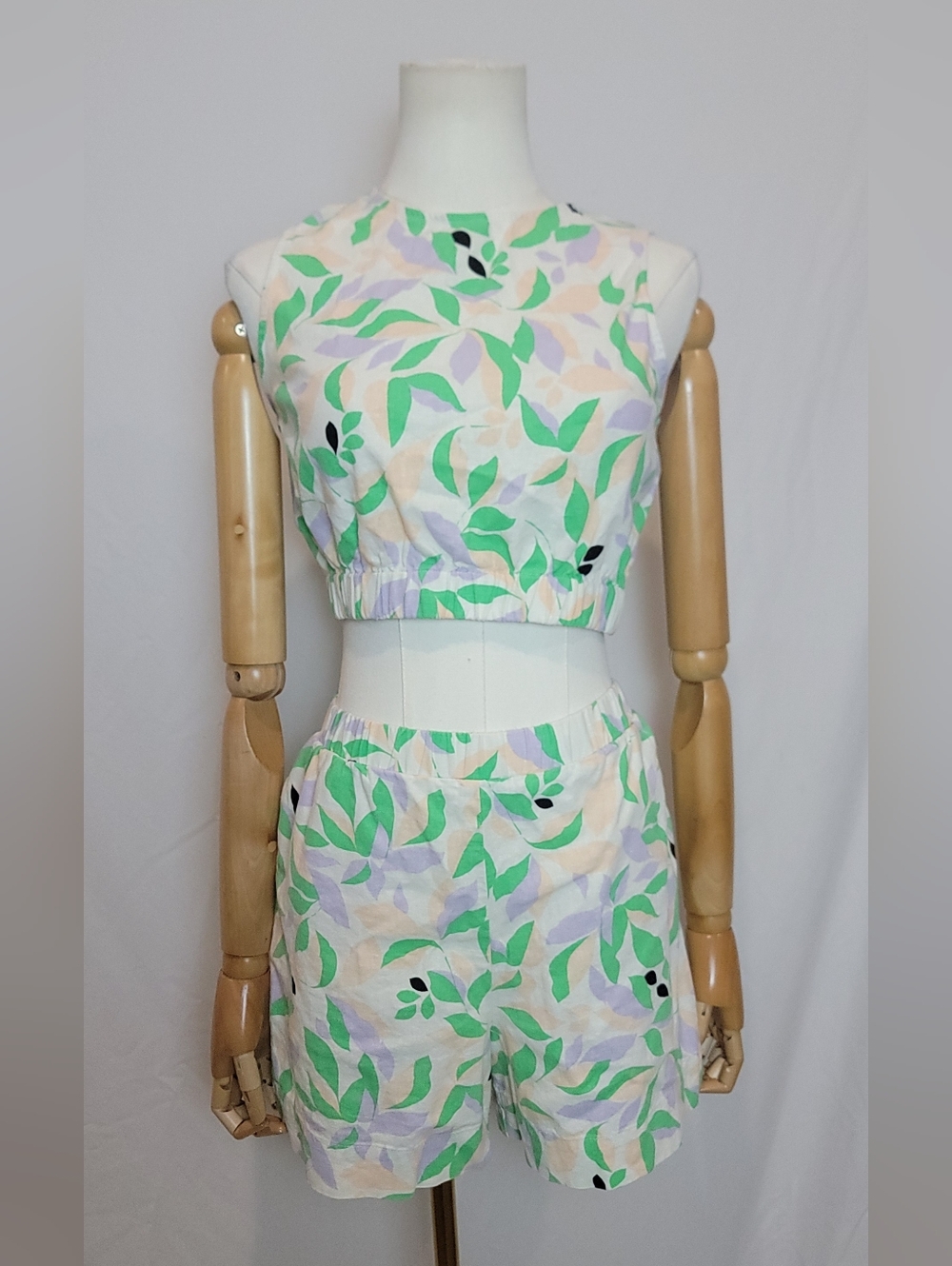 Vintage 90's Gianni Bini Floral Crop Top and High-waisted Shorts, Size Small